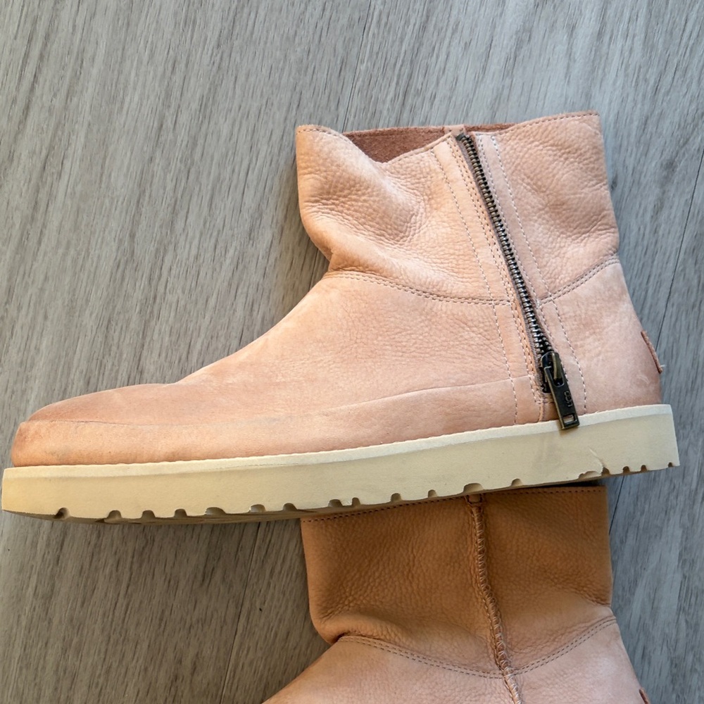 UGG Women's Tan Ankle Boots NWOT - Picture 2 of 12